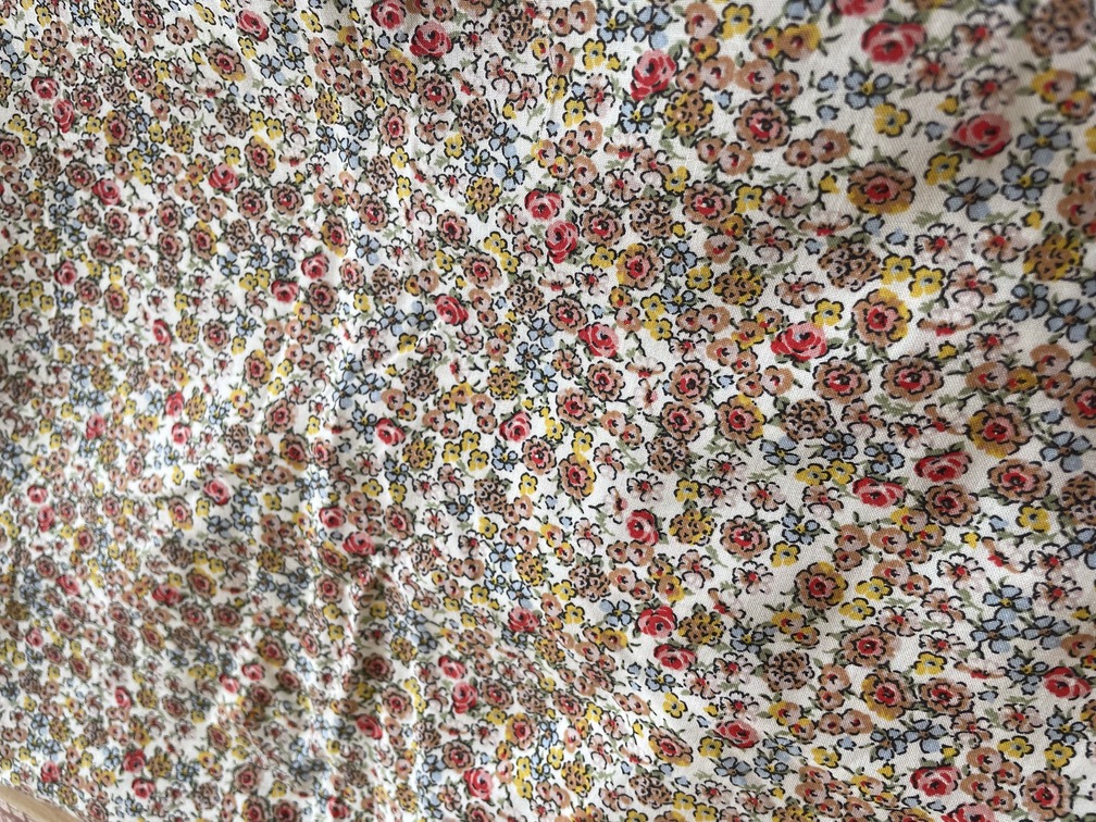 Tissu N°1 – Petites fleurs liberty