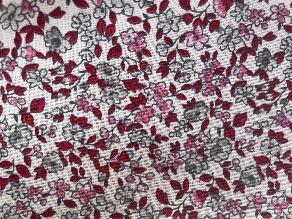 Tissu N°3 – Fleurs rouge et rose